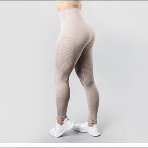 Alphalete halo leggings (nude)